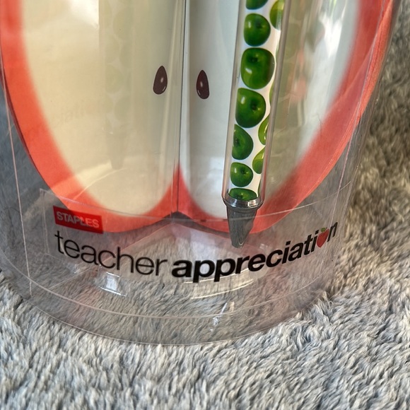 NWT⭐️STAPLES💫Teachers 🍎Appreciation Gift - Picture 3 of 9